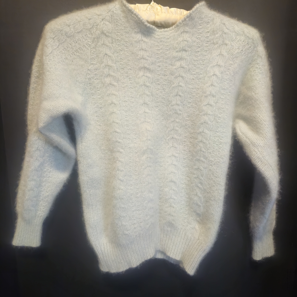 Neiman Marcus‎ Soft Cream and Blue Cashmere Sweater